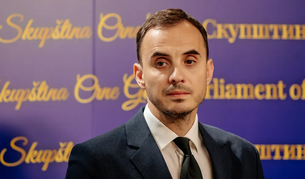 Konatar: Vlada teret krize i inflacije prebacuje na građane
