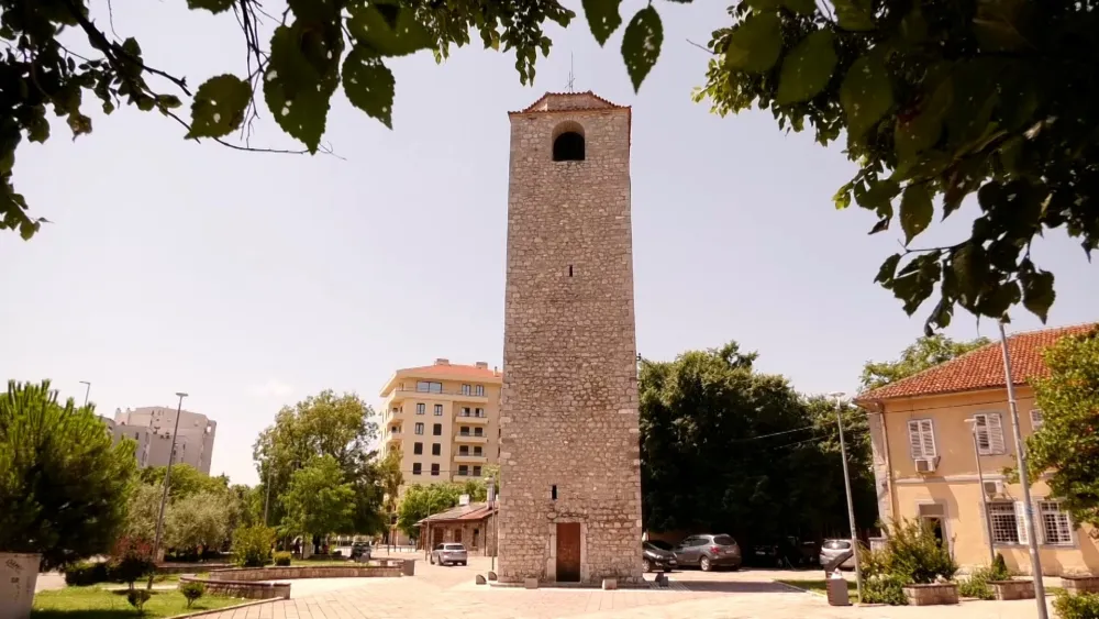 Podgorica: U tuči u blizini Sahat kule povrijeđene dvije osobe, starica zadobila te&scaron;ke povrede