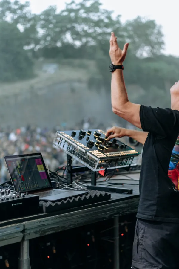 Čovjek techno-orkestar premijerno u Crnoj Gori: Stephan Bodzin 4. jula donosi svoj legendarni live nastup na Veliku plažu