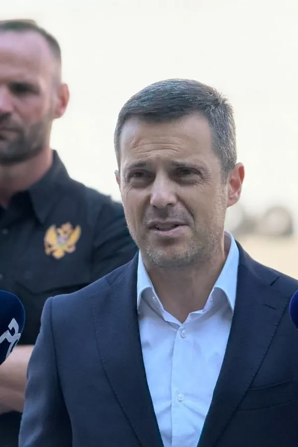 Sa&scaron;a Mujović