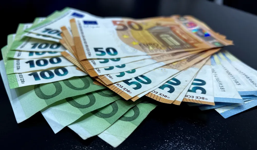 Monstat: Prosječna zarada u maju 1,03 hiljade EUR