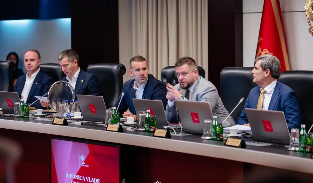 Vlada u minusu skoro 100 miliona eura