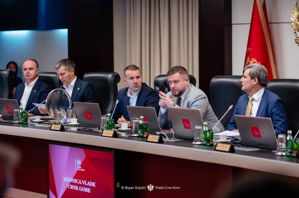 Vlada u minusu skoro 100 miliona eura