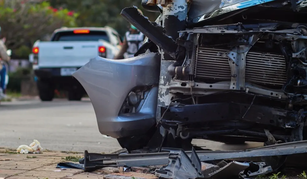 Kamion se prevrnuo u Podgorici, oštećeno pet automobila