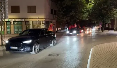 (VIDEO) U Nik&scaron;iću auto-kolona povodom Dana državnosti Crne Gore