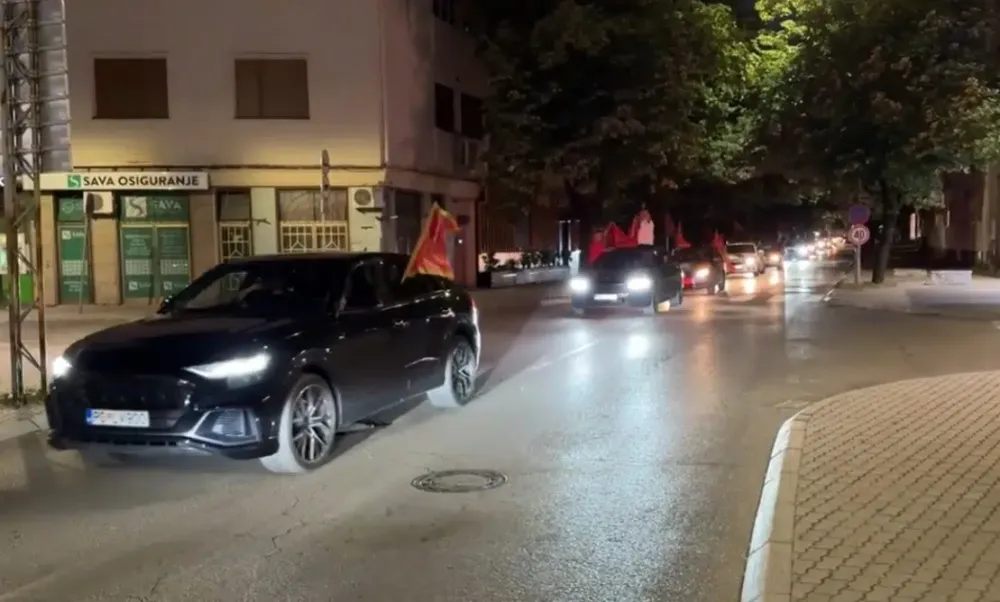 (VIDEO) U Nik&scaron;iću auto-kolona povodom Dana državnosti Crne Gore