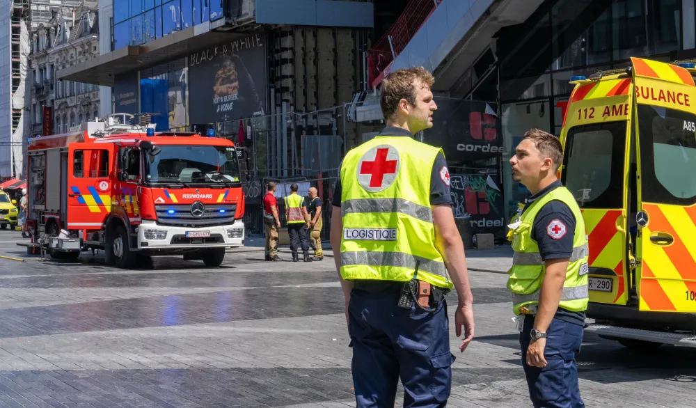 (FOTO) Požar u centru Brisela: Više osoba stradalo, šestoro se vodi kao nestalo