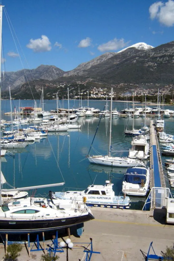 marina bar