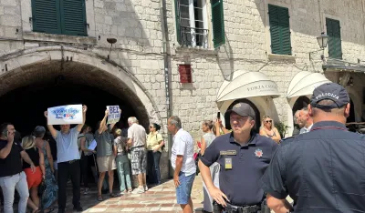 Stanovnici Risna i Kotora traže pravo na zdrav život: Kanalizacija u moru, more u slavinama, pra&scaron;ina u vazduhu