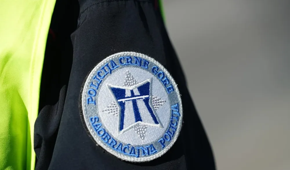 Tivat: Motociklista oborio pješaka u Dumidranu, saobraćaj se odvija naizmjenično