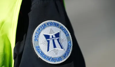 Tivat: Motociklista oborio pje&scaron;aka u Dumidranu, saobraćaj se odvija naizmjenično