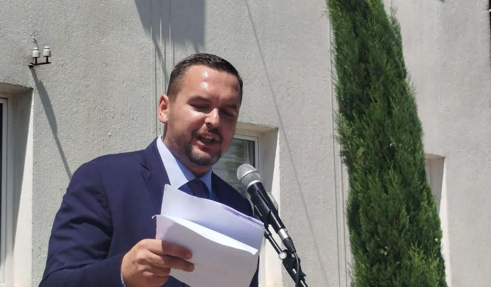 Predsjednik Albanske renesanse pisao MJU: Objelodaniti papire o razgraničenju
