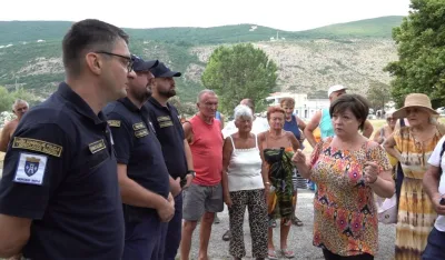 Turisti negoduju zbog novih pravila ponašanja u Herceg Novom: Zabrane zadržavanja i šetnje u kupaćem kostimu