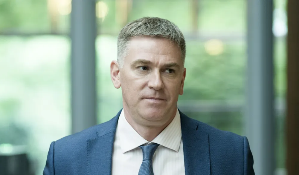 Huter: Rezervoar pun laži i obećanja