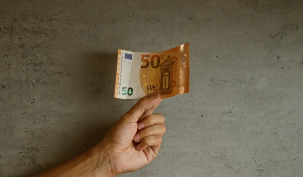 Bar: Krivična prijava protiv Pljevljaka, sumnjiči se da je pokušao da plati račun sa falsifikovanih 50 eura