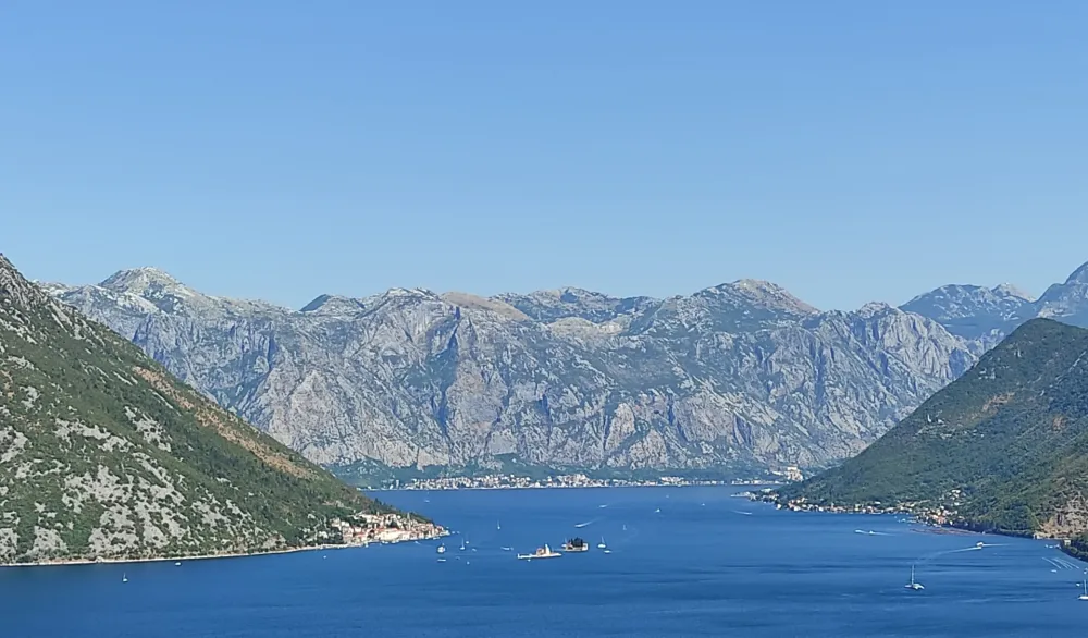 Ribari upozoravaju: Boka više ne može da podnese ovoliki broj glisera i plovila
