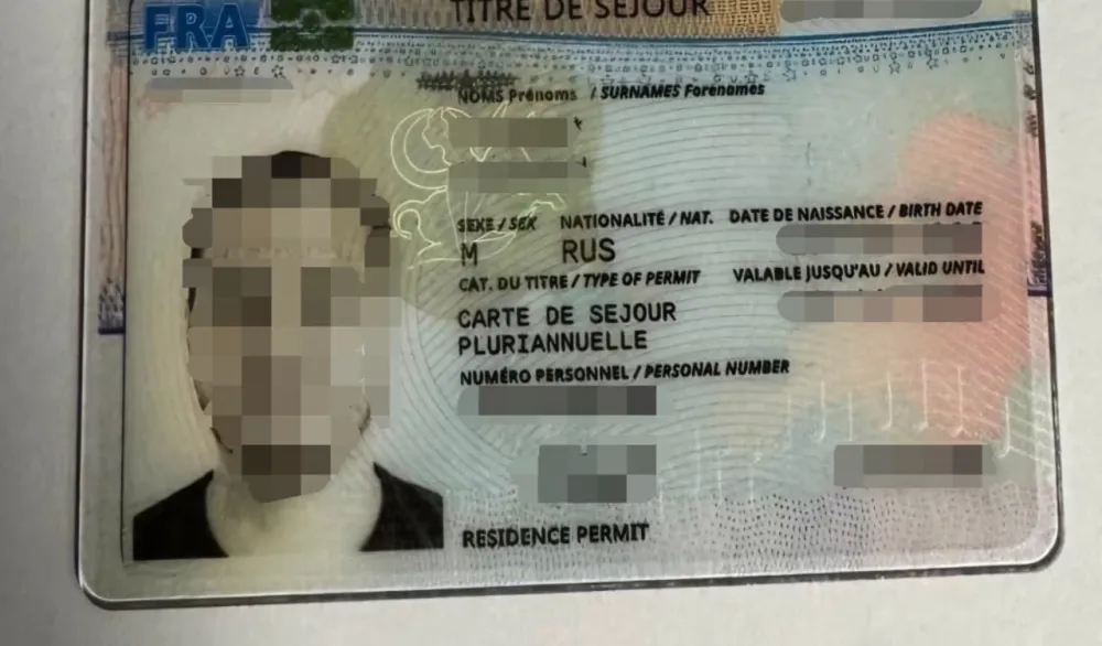 Na Aerodromu Podgorica uhapšeni ruski državljani sa falsifikovanim francuskim boravišnim dozvolama