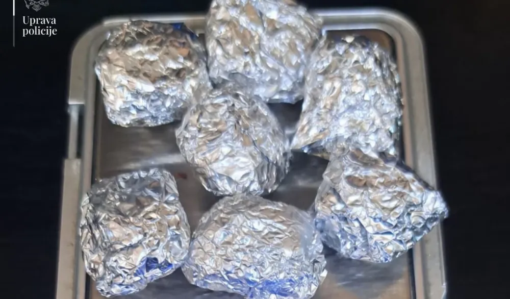 Pojačane kontrole u Budvi: Pronađeni kokain i marihuana, uhapšen Podgoričanin