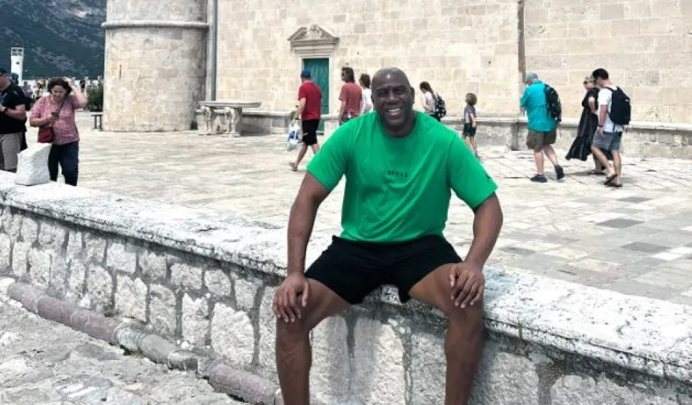 (FOTO) Legendarna NBA zvijezda s porodicom odmara u Hrvatskoj: Sin Medžik Džonsona u šortsu i štiklama krade svu pažnju