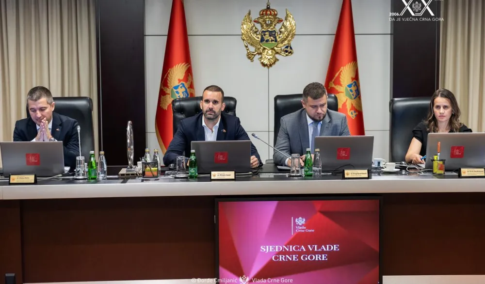 Rekonstrukcija vlade još uvijek na čekanju: Pritisak Brisela na Spajića ili politička partija šaha?