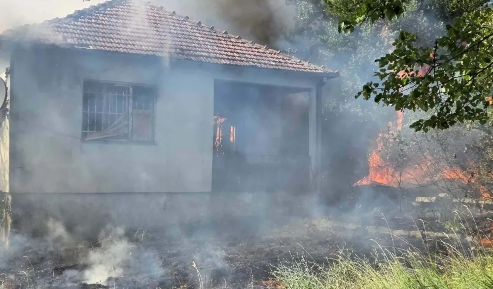 Požar u Piperima: Izgorela kuća u Ravnom Lazu