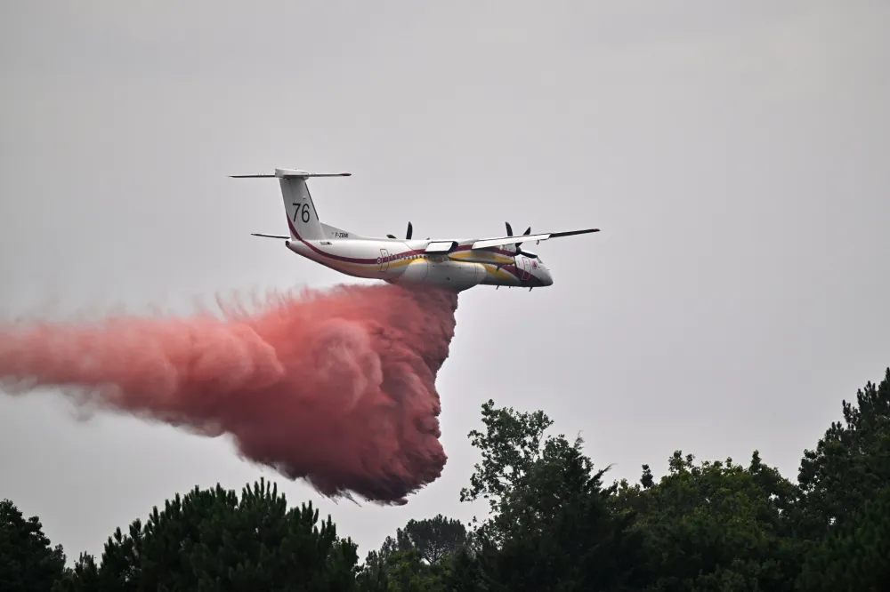 Hrvatski vojni piloti četvrti dan gase najveći požar u Francuskoj